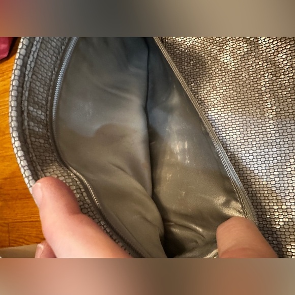 Inge‎ Christopher metallic silver fold over clutch - Picture 6 of 7